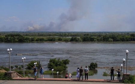قصف روسي على خيرسون.. واستمرار عمليات إجلاء السكان بعد انهيار السد