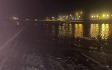 السيول تضرب مدينة مرسى علم وتتسبب فى غلق الطرق وقطع الكهرباء..