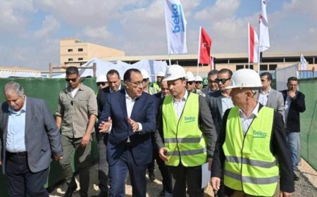 رئيس الوزراء المصري يزور أحد أكبر المصانع التركية في بلاده
